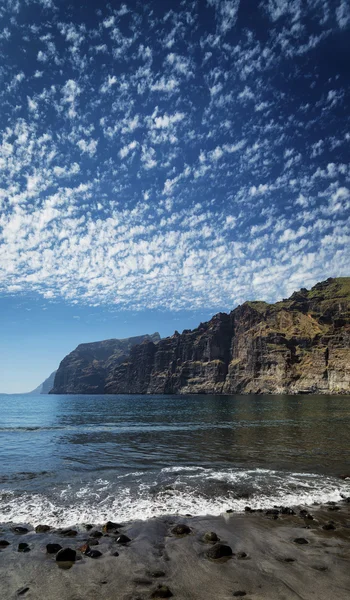 Los gigantes cliffs Wahrzeichen im Süden Teneriffas Insel Spanien — Stockfoto