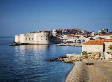 Dubrovnik eski kasaba görünümü ve sahil Hırvatistan