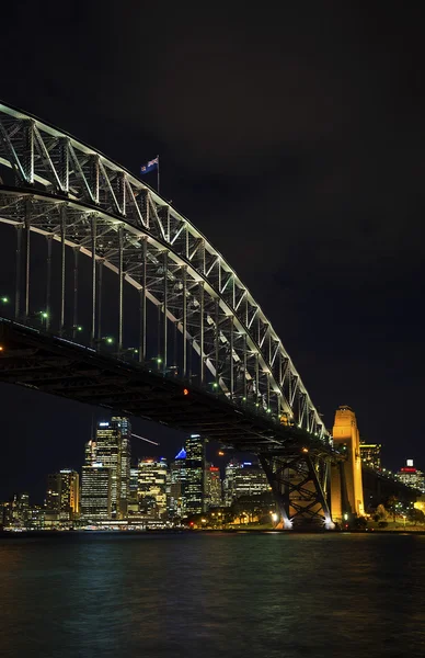 Sydney harbour bridge and skyline landmarks in australia at nigh — Stock Photo, Image