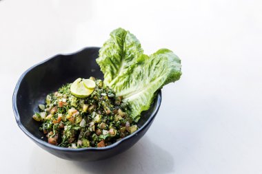 tabouleh geleneksel Lübnan Ortadoğu salata kase meze sta
