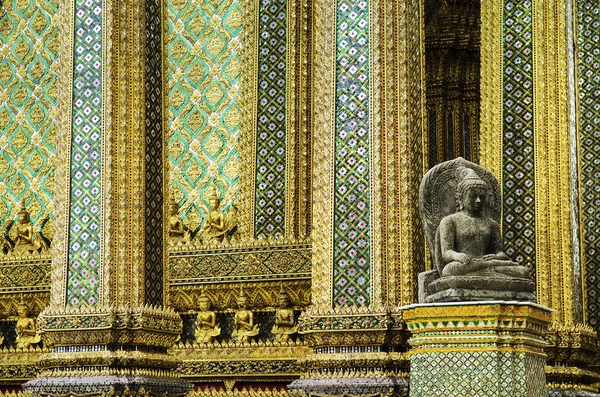 佛雕像在大皇宫曼谷泰国 — 图库照片