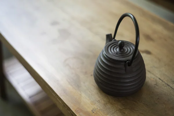 Traditional japanese black teapot on wood table — Stock Photo, Image