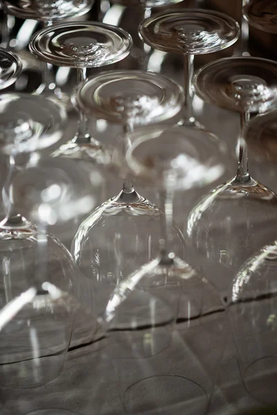 Prázdná sklenice na víno v restauraci — Stock fotografie