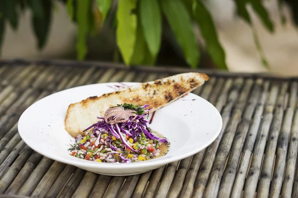 Octopus salad with toasted baguette — Stock Photo, Image