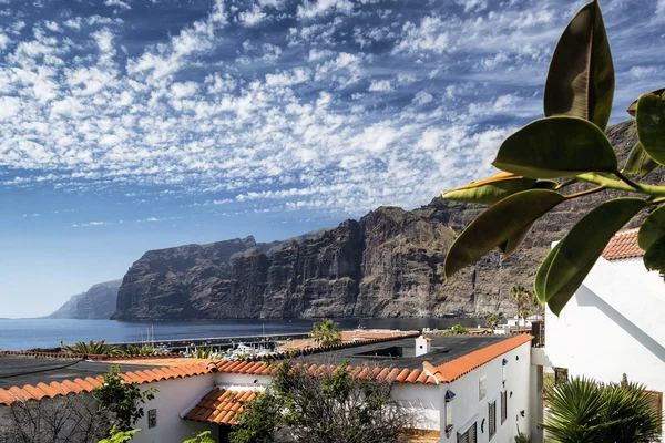 Los gigantes falaises et village au sud tenerife île espagne — Photo