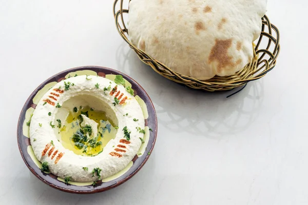 Médio oriental hummus houmous grão de bico mergulho aperitivo lanche alimentos se — Fotografia de Stock