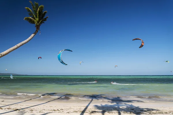 Bolabog kite surfingu plaży w tropikalnym raju wyspa boracay — Zdjęcie stockowe