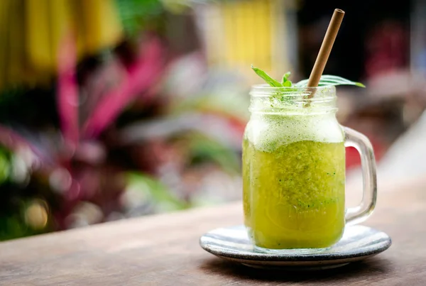 Organic Pineapple Kiwi Basil Fruit Detox Healthy Smoothie Drink Outdoors — Stock Photo, Image