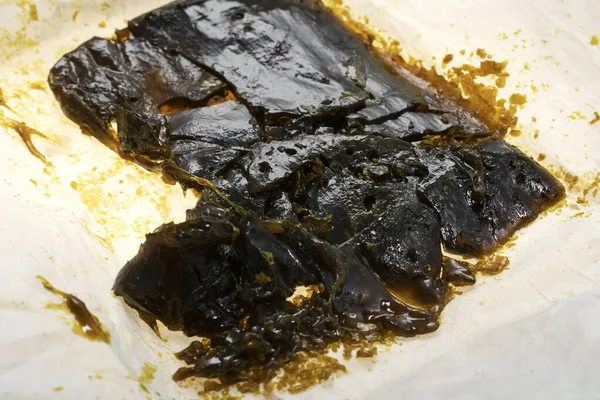 Medical Marijuana Shatter Wax Processed Cannabis Oil Concentrate Closeup California — Stock Photo, Image