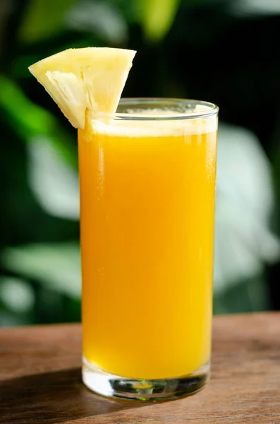 Glass Fresh Organic Pineapple Juice Table Outdoors Table Sunny Garden — Stock Photo, Image