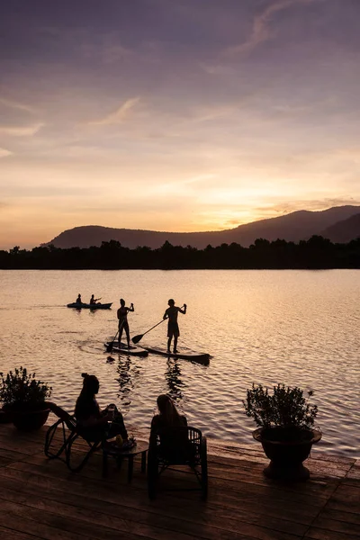 Kampot Widok Rzeki Kambodży Sup Wstać Paddle Boarding Turystów Zachodzie — Zdjęcie stockowe