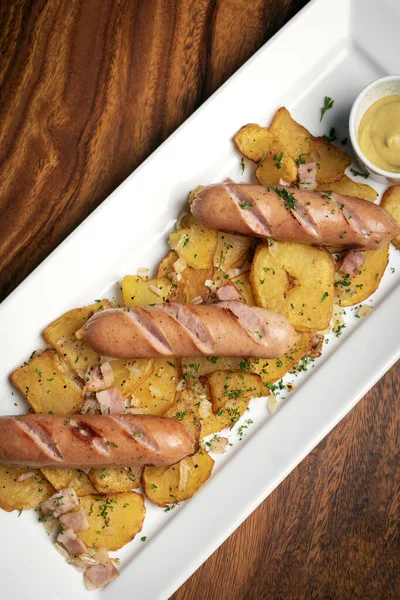 Saucisses Porc Fromage Bio Allemand Avec Pommes Terre Frites Moutarde — Photo