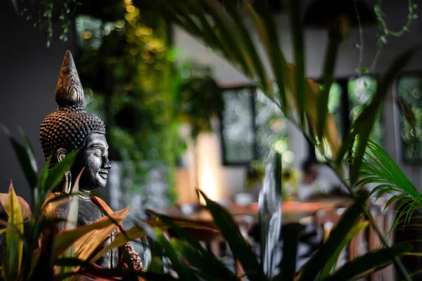 Statue Bouddha Dans Jardin Intérieur Bar Tropical Moderne Thaïlande — Photo