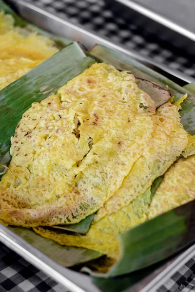 Banh Xeo Knusprige Vietnamesische Gemüsepfannkuchen Einem Wärmeren Tablett Restaurant Hanoi — Stockfoto