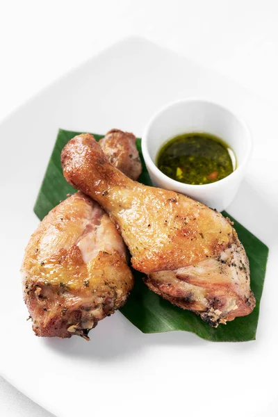 Assado Frango Baquetas Aperitivo Com Molho Picante Tailandês Pimenta Verde — Fotografia de Stock