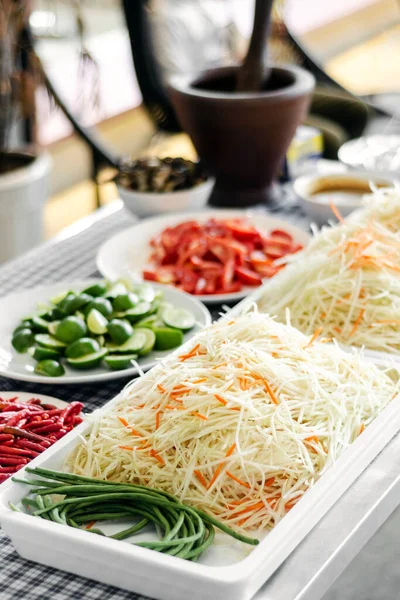 Thai Som Papaya Salatası Malzemeleri Tayland Daki Büfe Hazırlama Masasında — Stok fotoğraf