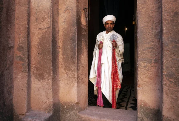 Sacerdote Copto Ortodoxo Lalibela Antiguas Iglesias Monolíticas Talladas Roca Hito —  Fotos de Stock