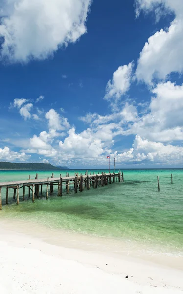 Sok san pier em longa praia em koh forte ilha cambodia — Fotografia de Stock