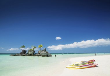 beyaz plaj ve boracay tro Hıristiyan tapınak ve raket gemilerde