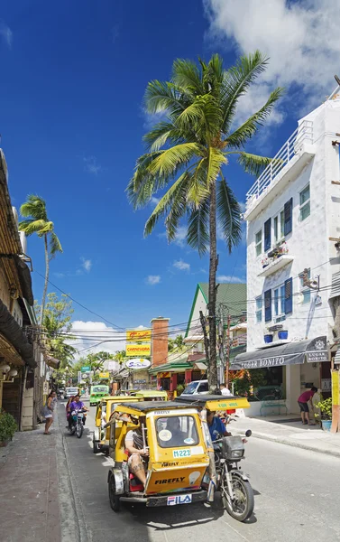 Trike tricicle moto taxi local sur boracay île route principale en p — Photo