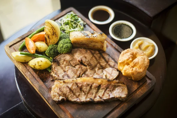 Traditional english food sunday roast lunch in restaurant — Stock Photo, Image