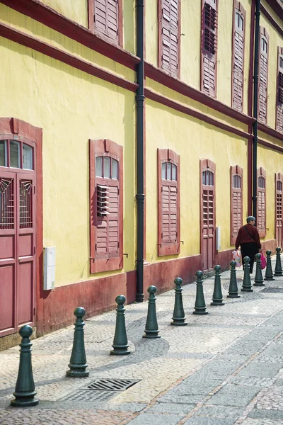 Portuguese colonial architecture street in macau china — Stock Photo, Image