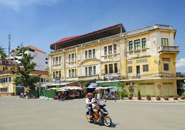 Edificio colonial francés en phnom penh cambodia —  Fotos de Stock