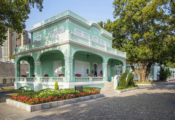 Kolorowy dom w stylu portugalskim w taipa macau — Zdjęcie stockowe