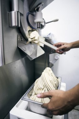 Mutfakta İtalyan dondurma yapma