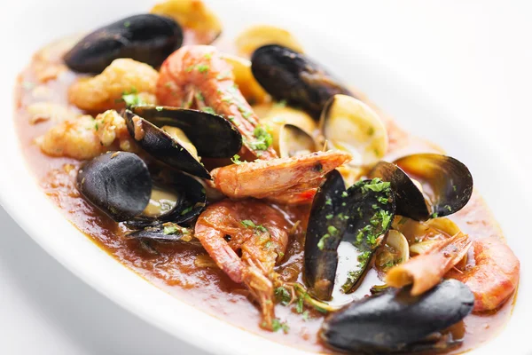 Mixed seafood in spicy tomato sauce stew — Stock Photo, Image