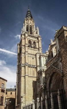 İspanya 'nın Toledo şehrinin meşhur simgesi Aziz Mary Katedrali.