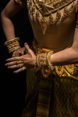 Kamboçya 'daki Khmer Apsara kostümünün ve geleneksel dans figürlerinin ayrıntıları.