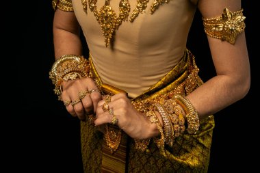 Kamboçya 'daki Khmer Apsara kostümünün ve geleneksel dans figürlerinin ayrıntıları.