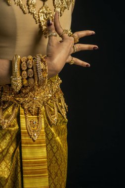 Kamboçya 'daki Khmer Apsara kostümünün ve geleneksel dans figürlerinin ayrıntıları.