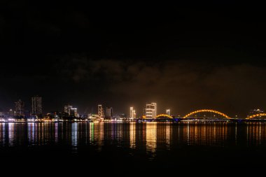 Central Da Nang nehir kenarı manzaralı Han nehri Vietnam geceleri