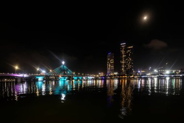 Central Da Nang nehir kenarı manzaralı Han nehri Vietnam geceleri