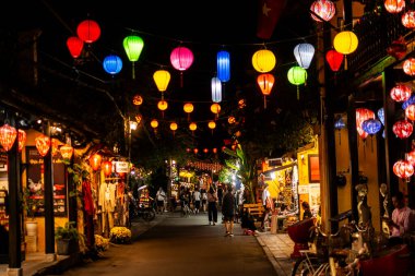 12 Şubat 2026 - HOI AN, VİETNAM: Vietnam 'da eski bir kasaba olan Hoi' nin turistik alanındaki sokak manzarası