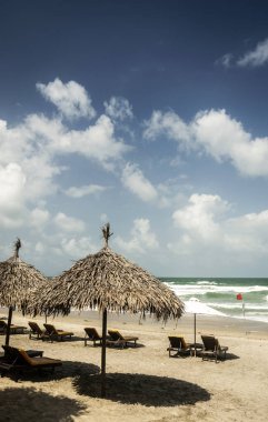 Hoi 'de bir patlama turist plajı manzarası Bir kıyı şeridi Vietnam