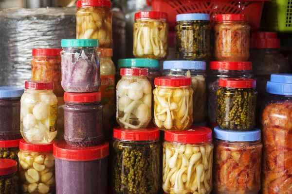 Jars of asian style pickles in kep market cambodia — Stock Photo, Image