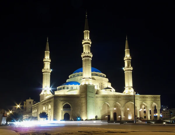 Mohammad al Amin moskee in centrale Beiroet Libanon 's nachts — Stockfoto