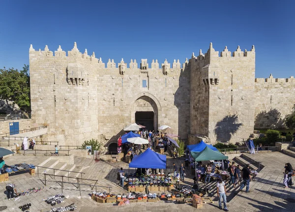 Historisk damaskusport i Jerusalem israel – stockfoto