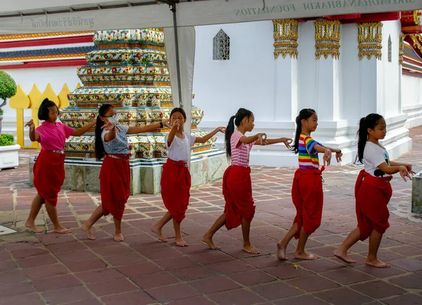 Bangkok Tailândia Janeiro 2019 Jovens Dançarinos Praticando Dança Tailandesa Nacional — Fotografia de Stock