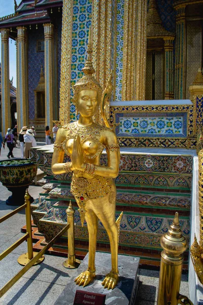 Gyönyörű Hagyományos Mozaik Dekoráció Arany Részletekkel Szobrok Temple Emerald Buddha — Stock Fotó