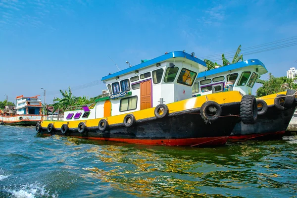 Thailand Bangkok Januari 2019 Meerkleurige Boot Een Rivierkanaal — Stockfoto