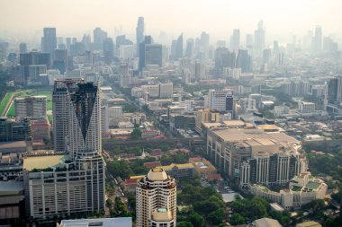 Bangkok, Tayland - 19 Ocak 2019: Tayland 'ın eski en yüksek binası olan Baiyoke Gökyüzü Kulesi' nden Bangkok manzaralı kentsel ufkun yüksek açılı görüntüsü