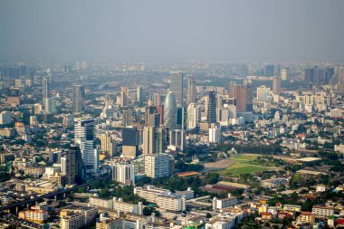 Bangkok, Tayland - 19 Ocak 2019: Tayland 'ın eski en yüksek binası olan Baiyoke Gökyüzü Kulesi' nden Bangkok manzaralı kentsel ufkun yüksek açılı görüntüsü
