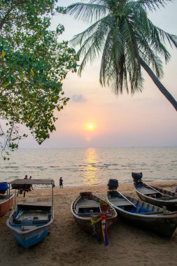 Pattaya Sahili 'nde gün batımı. Tayland' ın ünlü turistik merkezi..