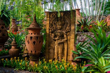 Nong Nooch Tropik Botanik Bahçesi 'nde seramik dekorasyonu, Pattaya, Tayland