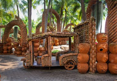 Nong Nooch Tropik Botanik Bahçesi 'nde seramik dekorasyonu, Pattaya, Tayland