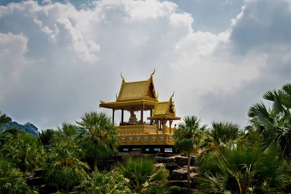 Nong Nooch Jardim Botânico Tropical Pattaya Tailândia Dia Nublado — Fotografia de Stock